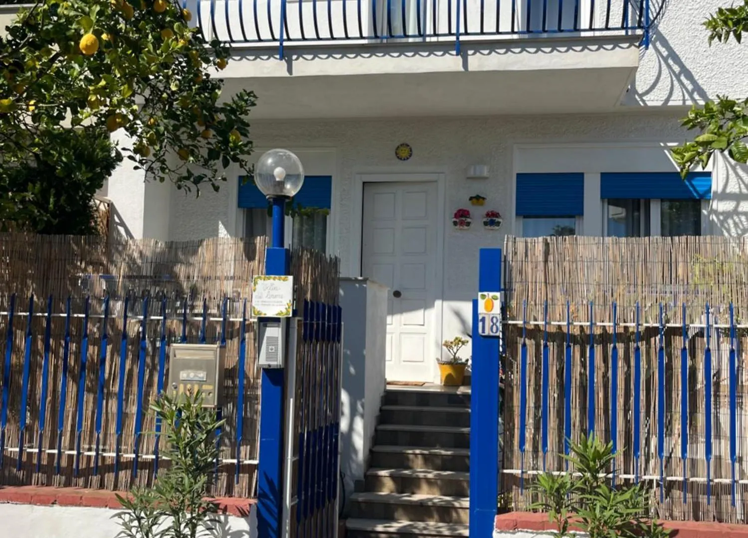 Villa Del Limone , Mondello Via Deucalione 18 ,Via Miseno 18 location